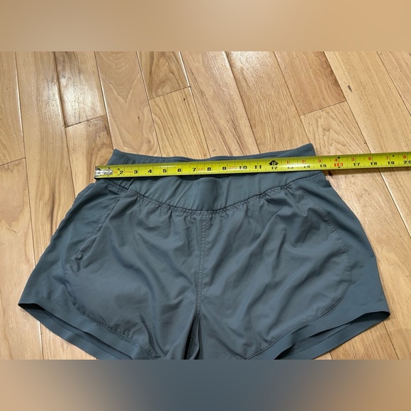Athleta Grey Lightweight Athletic Shorts with Back Pocket - Women’s Size Medium - Picture 6 of 6